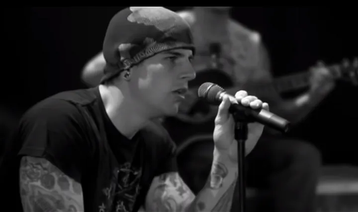 Makna dan Lirik Lagu “Bat Country” dari Avenged Sevenfold: Refleksi Perjuangan Eksistensial dan Pelarian dari Rasa Sakit